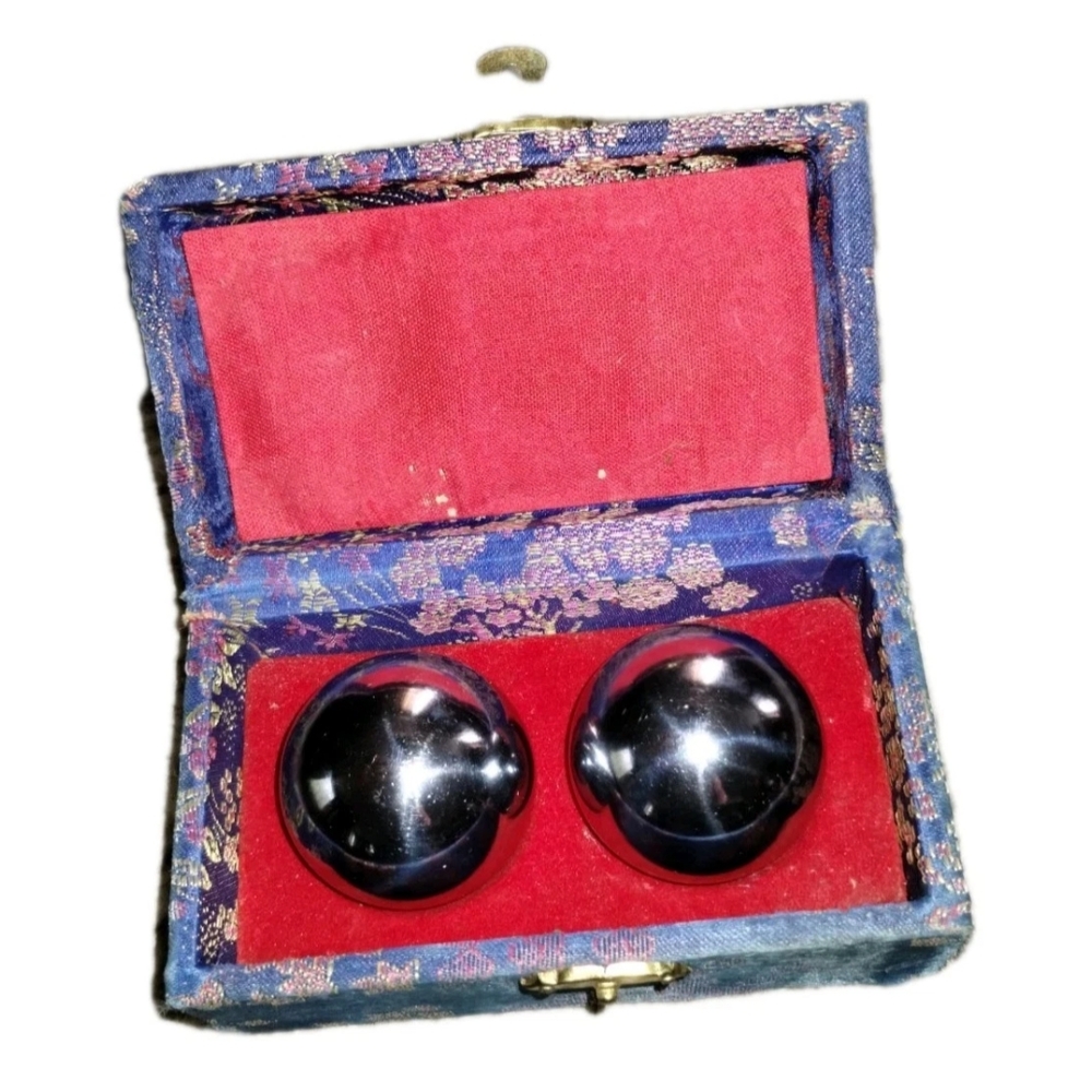 Shiny Chrome Baoning Relaxation Balls with Bells Inside & Decorative Box